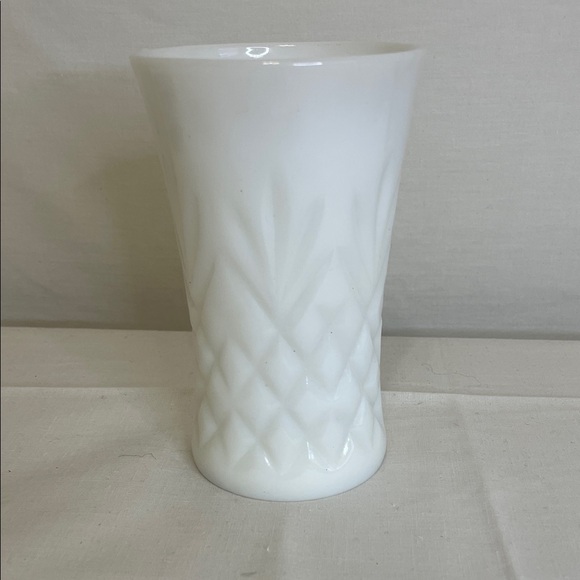 Anchor Hocking Other - Vintage ANCHOR HOCKING “Prescut Pineapple” Pattern Milk Glass Vase